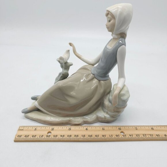 Lladro Porcelain Figurine Shepherdess with Dove Hand Made In Spain #4660 - Picture 7 of 7